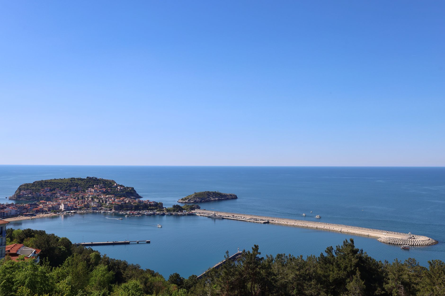 A modern villa with sea views and land with forest views in Kilyos